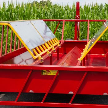 No Waste Hay Feeders for Cattle - Farmco Manufacturing